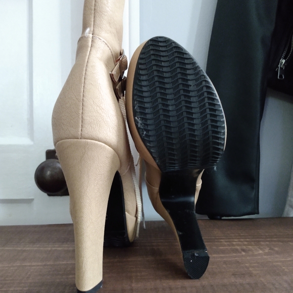 Boots - Picture 2 of 4